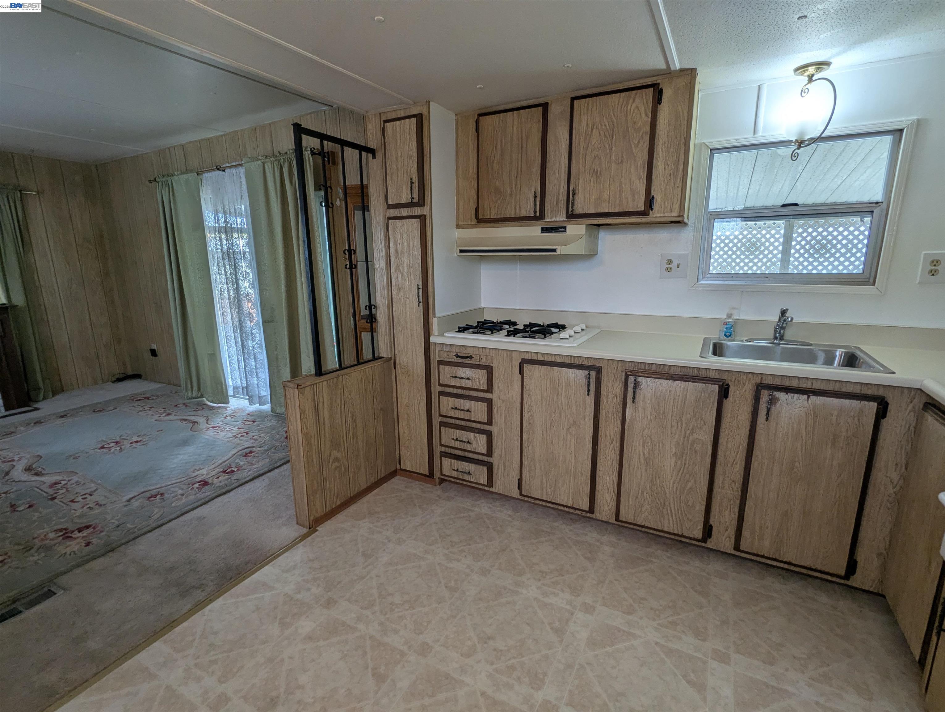 Detail Gallery Image 19 of 33 For 3913 Castro Valley Blvd. #6,  Castro Valley,  CA 94546 - 1 Beds | 1 Baths