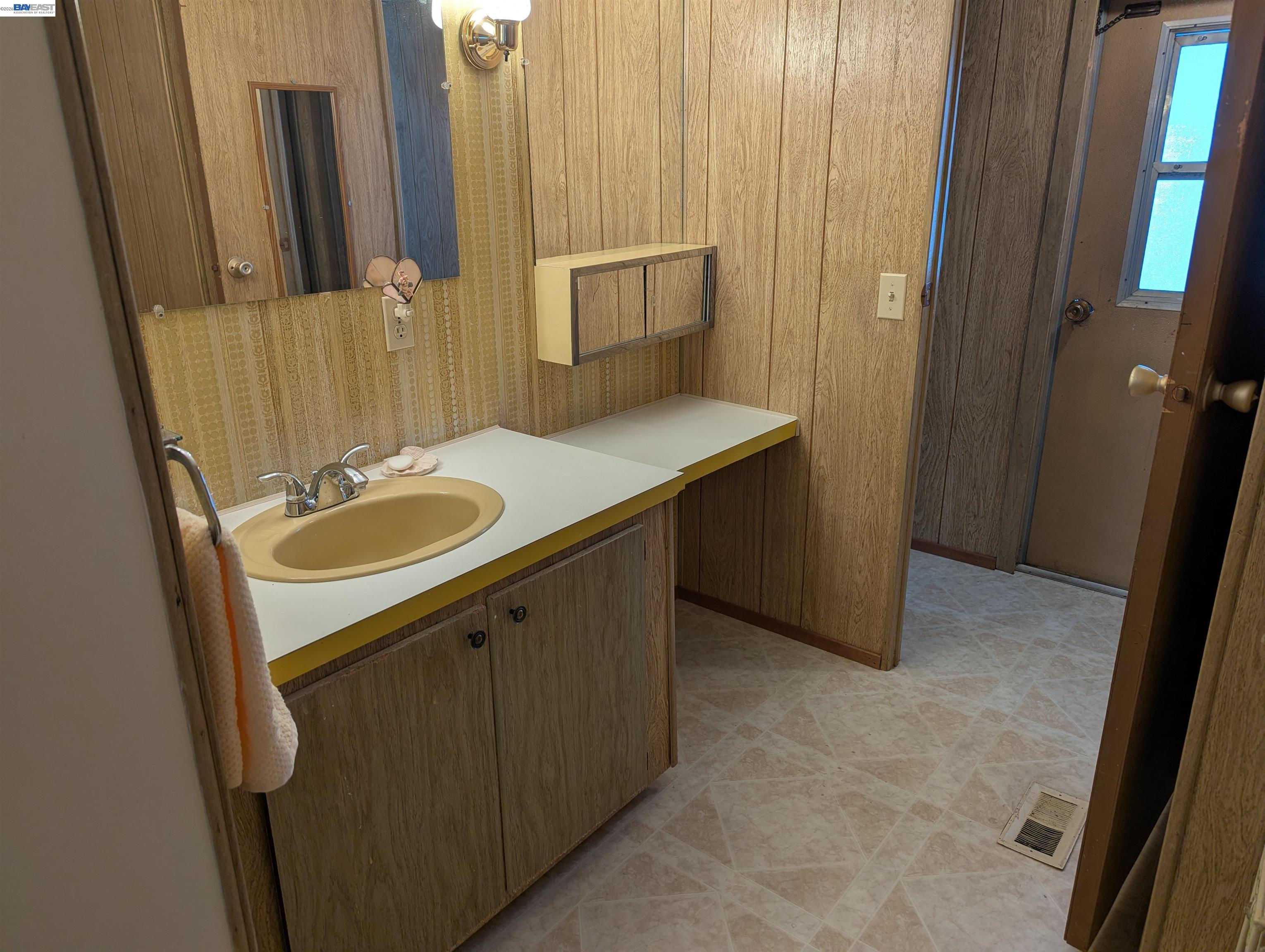 Detail Gallery Image 23 of 33 For 3913 Castro Valley Blvd. #6,  Castro Valley,  CA 94546 - 1 Beds | 1 Baths