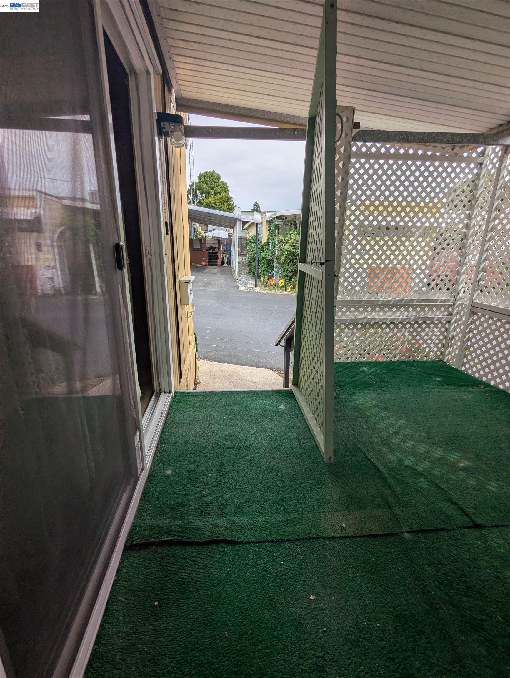 Detail Gallery Image 4 of 33 For 3913 Castro Valley Blvd. #6,  Castro Valley,  CA 94546 - 1 Beds | 1 Baths