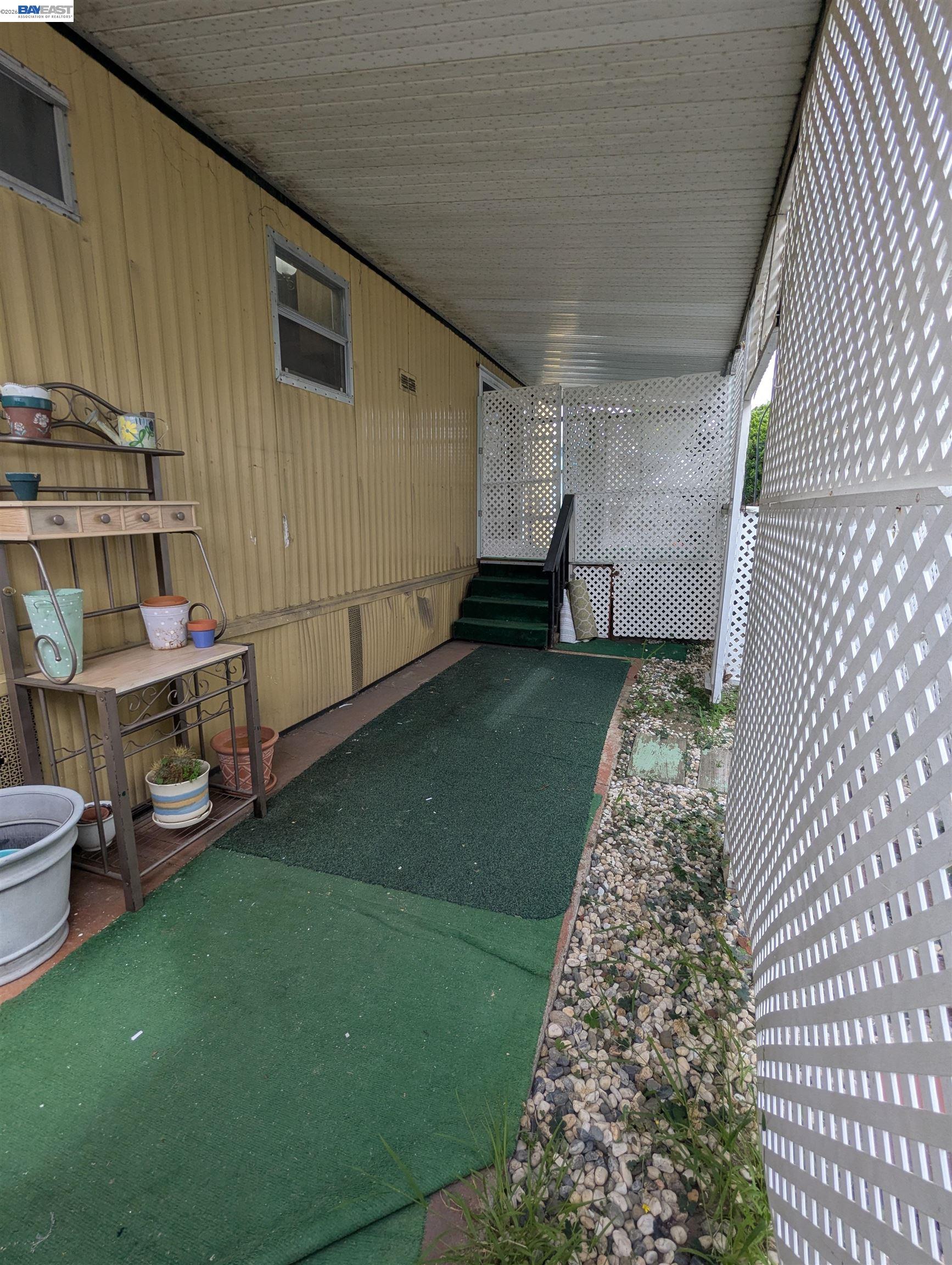 Detail Gallery Image 32 of 33 For 3913 Castro Valley Blvd. #6,  Castro Valley,  CA 94546 - 1 Beds | 1 Baths