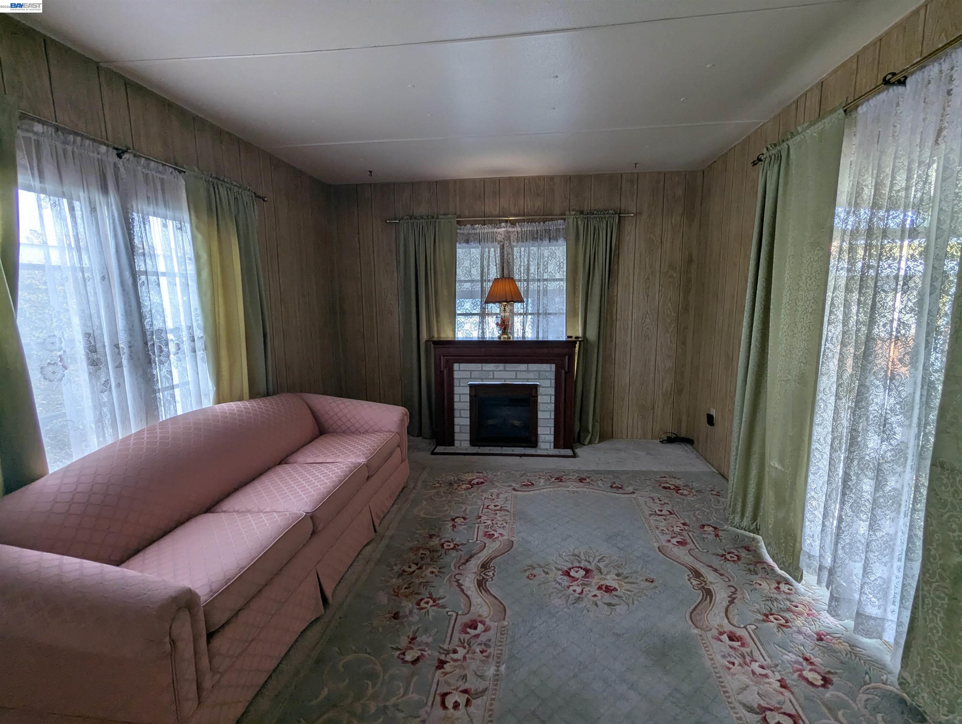 Detail Gallery Image 7 of 33 For 3913 Castro Valley Blvd. #6,  Castro Valley,  CA 94546 - 1 Beds | 1 Baths