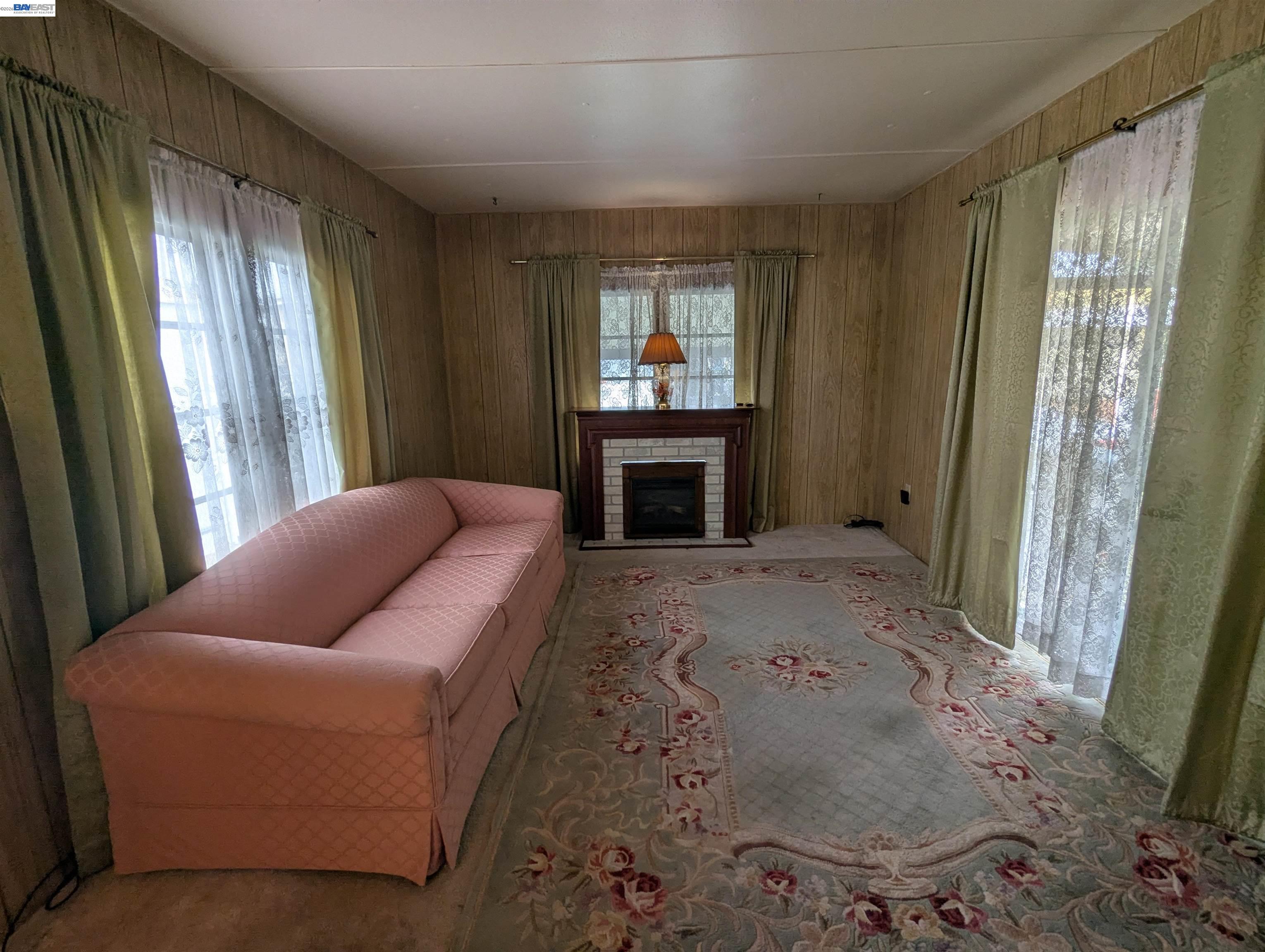 Detail Gallery Image 9 of 33 For 3913 Castro Valley Blvd. #6,  Castro Valley,  CA 94546 - 1 Beds | 1 Baths