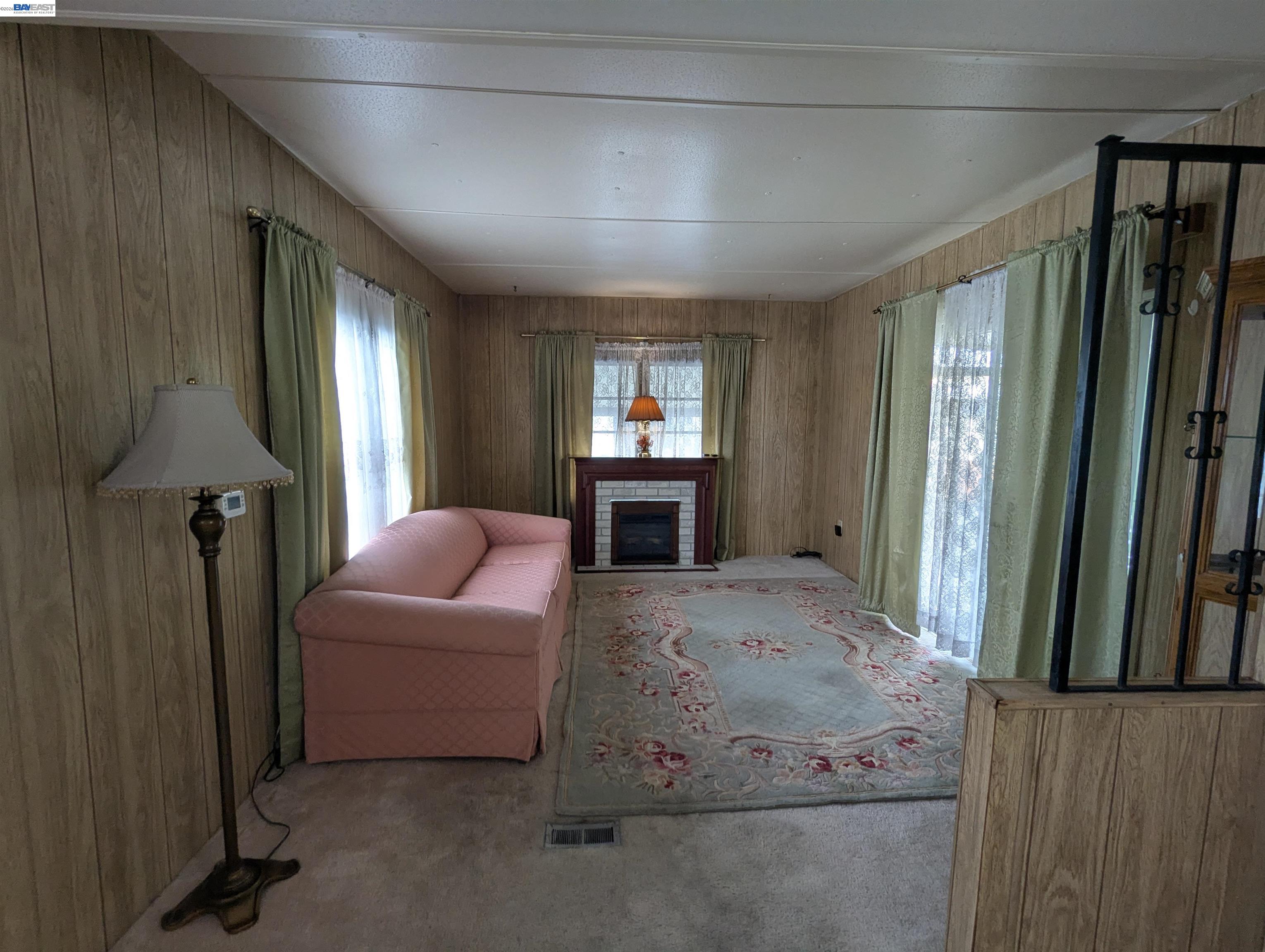 Detail Gallery Image 10 of 33 For 3913 Castro Valley Blvd. #6,  Castro Valley,  CA 94546 - 1 Beds | 1 Baths