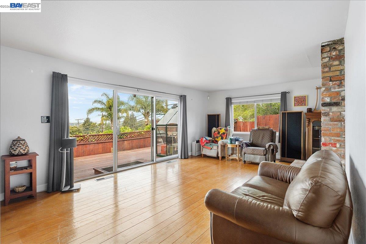 Detail Gallery Image 11 of 60 For 24805 Canyon View Ct, Hayward,  CA 94541 - 3 Beds | 2 Baths