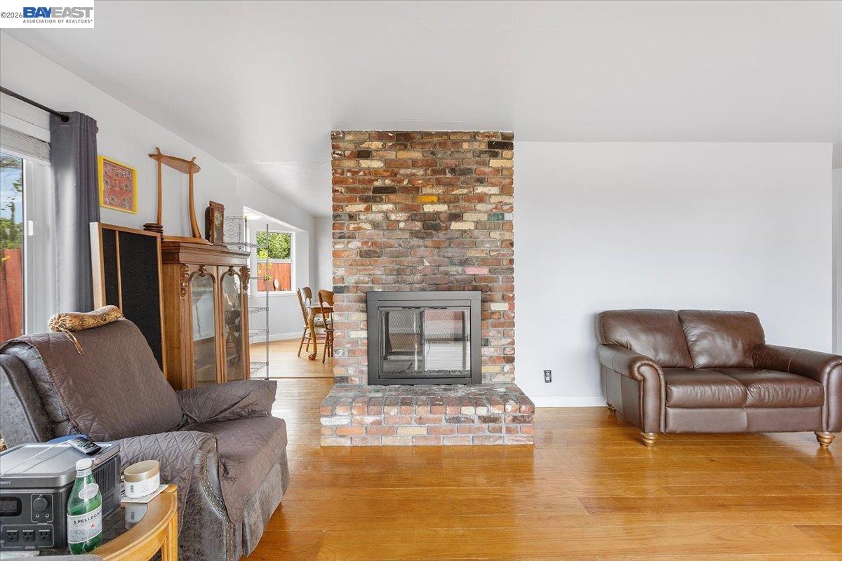 Detail Gallery Image 14 of 60 For 24805 Canyon View Ct, Hayward,  CA 94541 - 3 Beds | 2 Baths