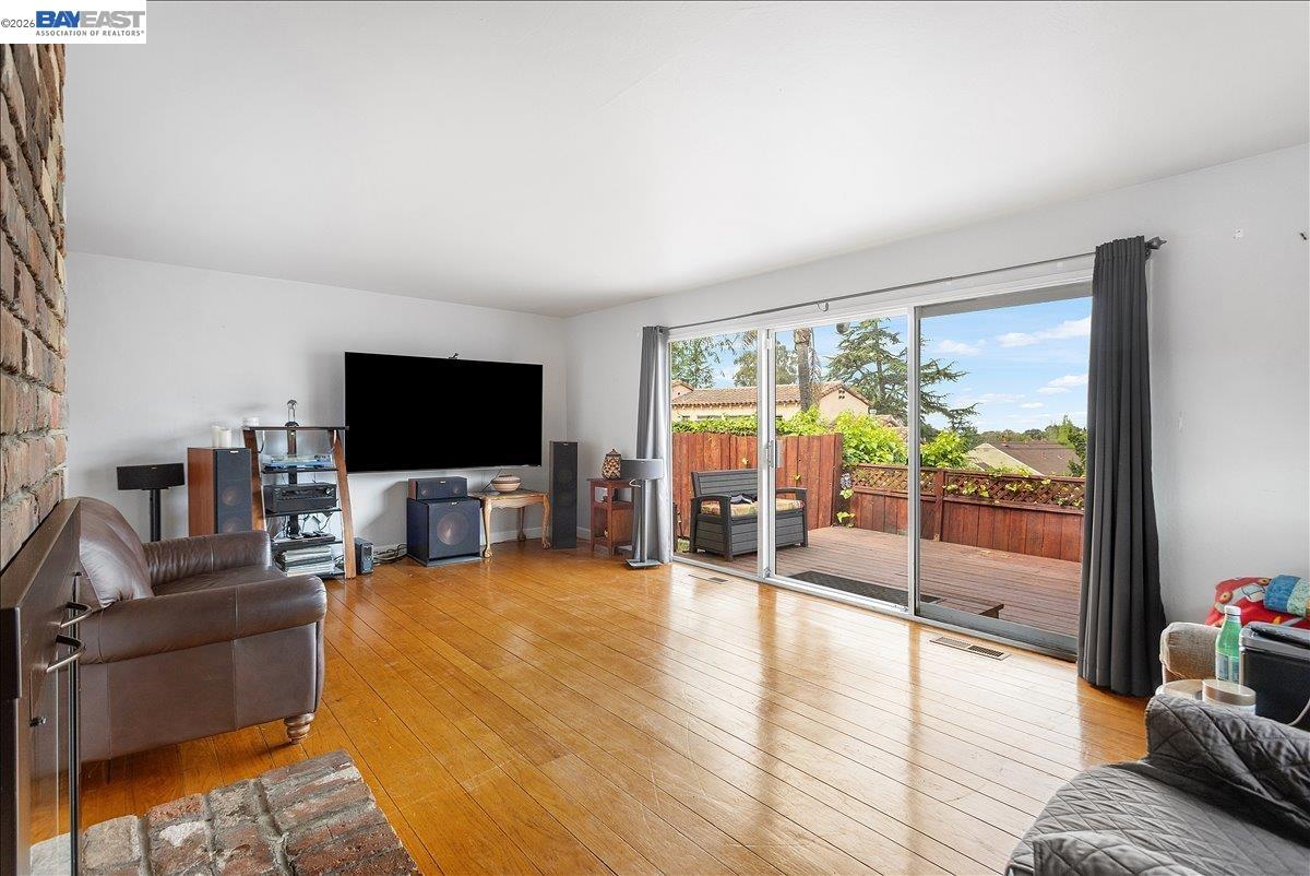 Detail Gallery Image 15 of 60 For 24805 Canyon View Ct, Hayward,  CA 94541 - 3 Beds | 2 Baths