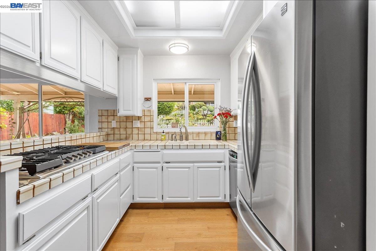 Detail Gallery Image 17 of 60 For 24805 Canyon View Ct, Hayward,  CA 94541 - 3 Beds | 2 Baths