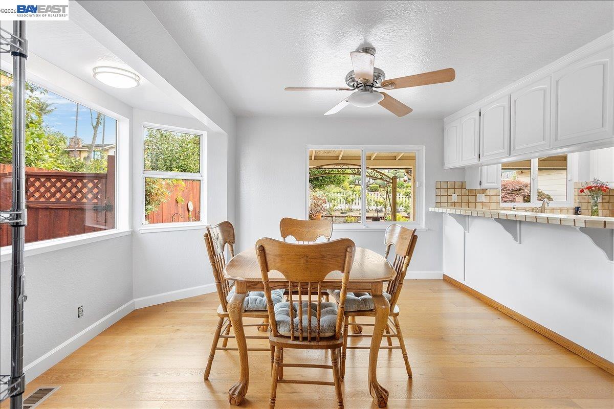 Detail Gallery Image 22 of 60 For 24805 Canyon View Ct, Hayward,  CA 94541 - 3 Beds | 2 Baths