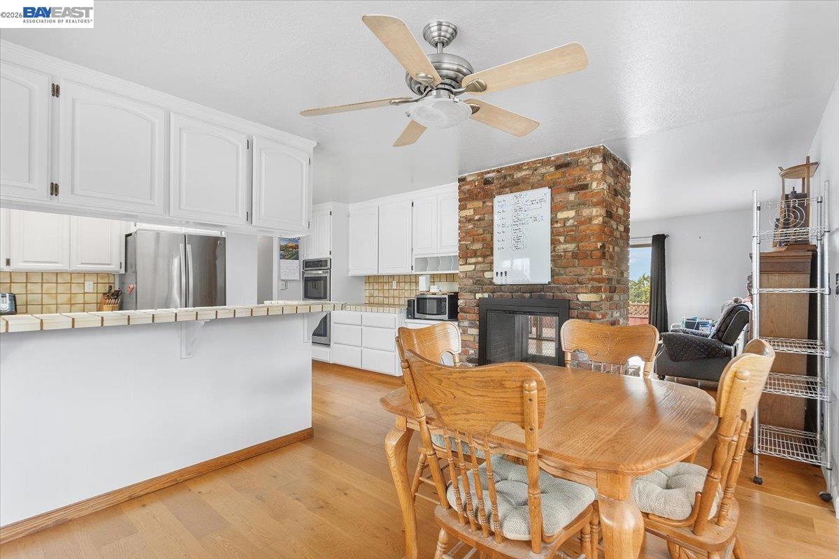 Detail Gallery Image 23 of 60 For 24805 Canyon View Ct, Hayward,  CA 94541 - 3 Beds | 2 Baths