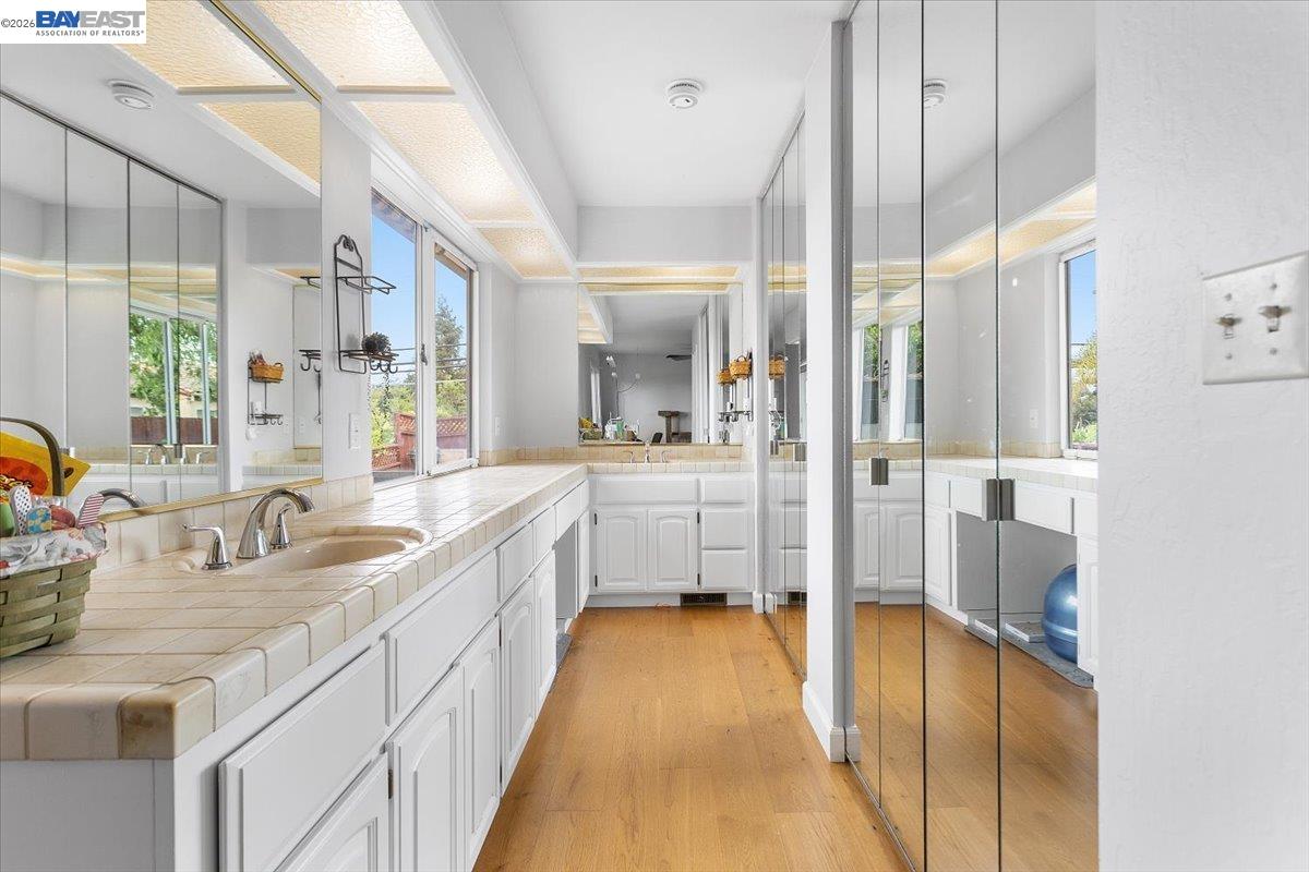 Detail Gallery Image 33 of 60 For 24805 Canyon View Ct, Hayward,  CA 94541 - 3 Beds | 2 Baths