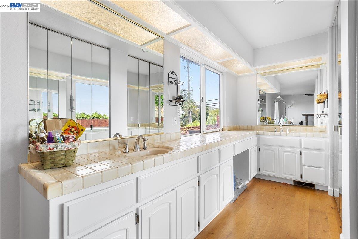 Detail Gallery Image 34 of 60 For 24805 Canyon View Ct, Hayward,  CA 94541 - 3 Beds | 2 Baths