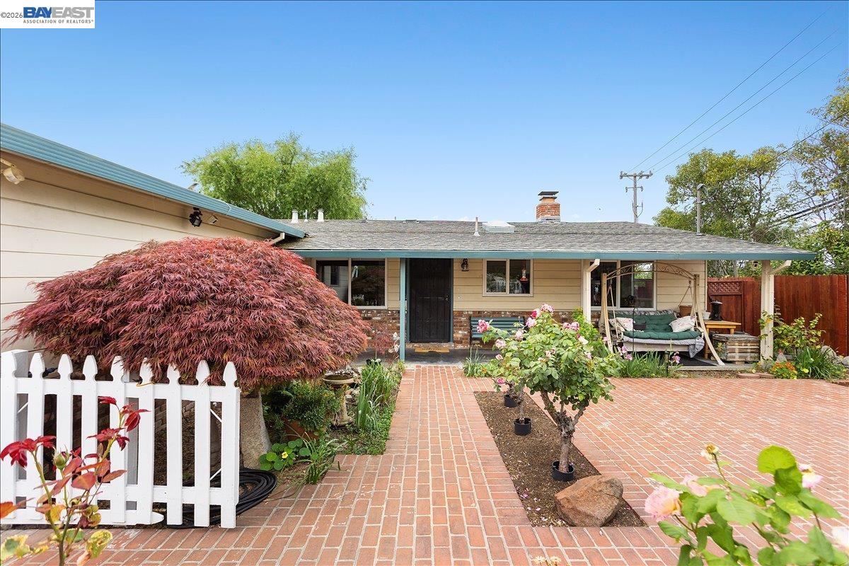 Detail Gallery Image 5 of 60 For 24805 Canyon View Ct, Hayward,  CA 94541 - 3 Beds | 2 Baths