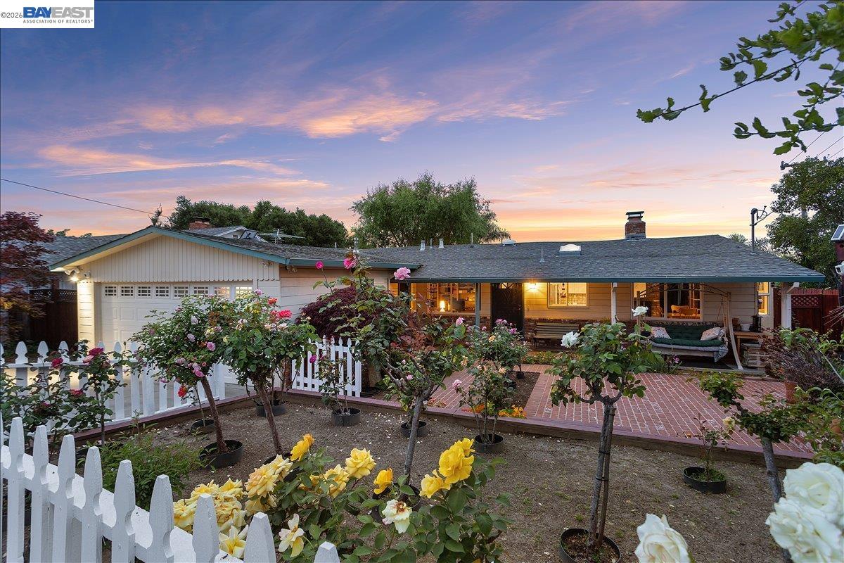 Detail Gallery Image 42 of 60 For 24805 Canyon View Ct, Hayward,  CA 94541 - 3 Beds | 2 Baths