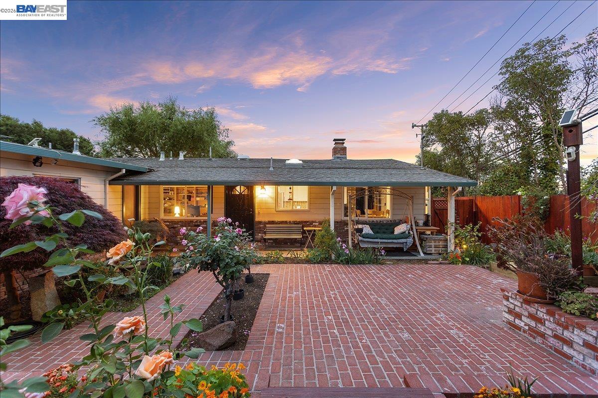 Detail Gallery Image 44 of 60 For 24805 Canyon View Ct, Hayward,  CA 94541 - 3 Beds | 2 Baths