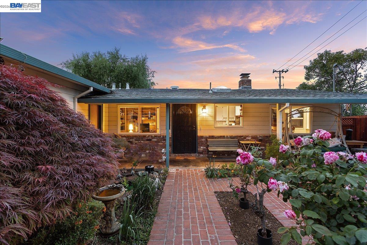 Detail Gallery Image 45 of 60 For 24805 Canyon View Ct, Hayward,  CA 94541 - 3 Beds | 2 Baths