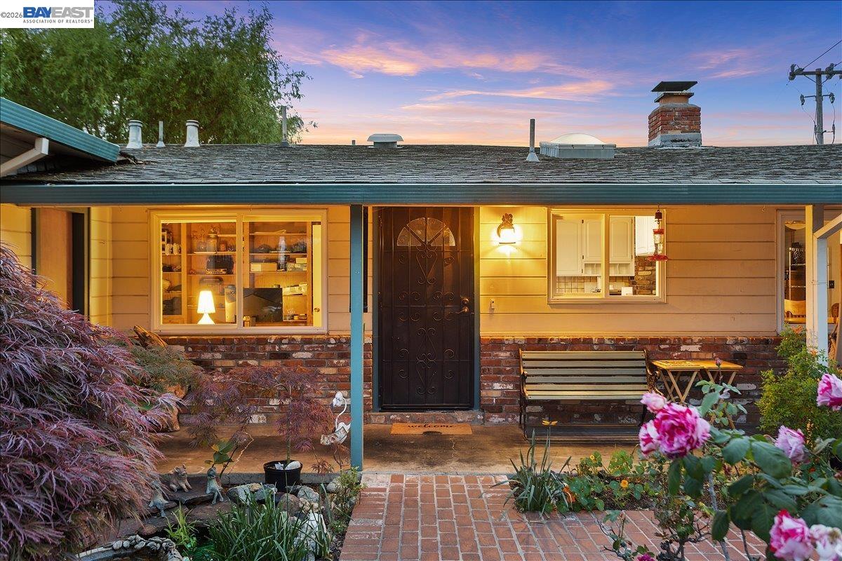 Detail Gallery Image 47 of 60 For 24805 Canyon View Ct, Hayward,  CA 94541 - 3 Beds | 2 Baths