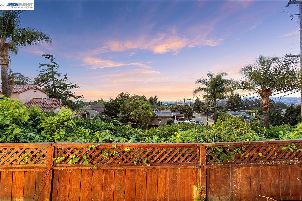 Detail Gallery Image 52 of 60 For 24805 Canyon View Ct, Hayward,  CA 94541 - 3 Beds | 2 Baths