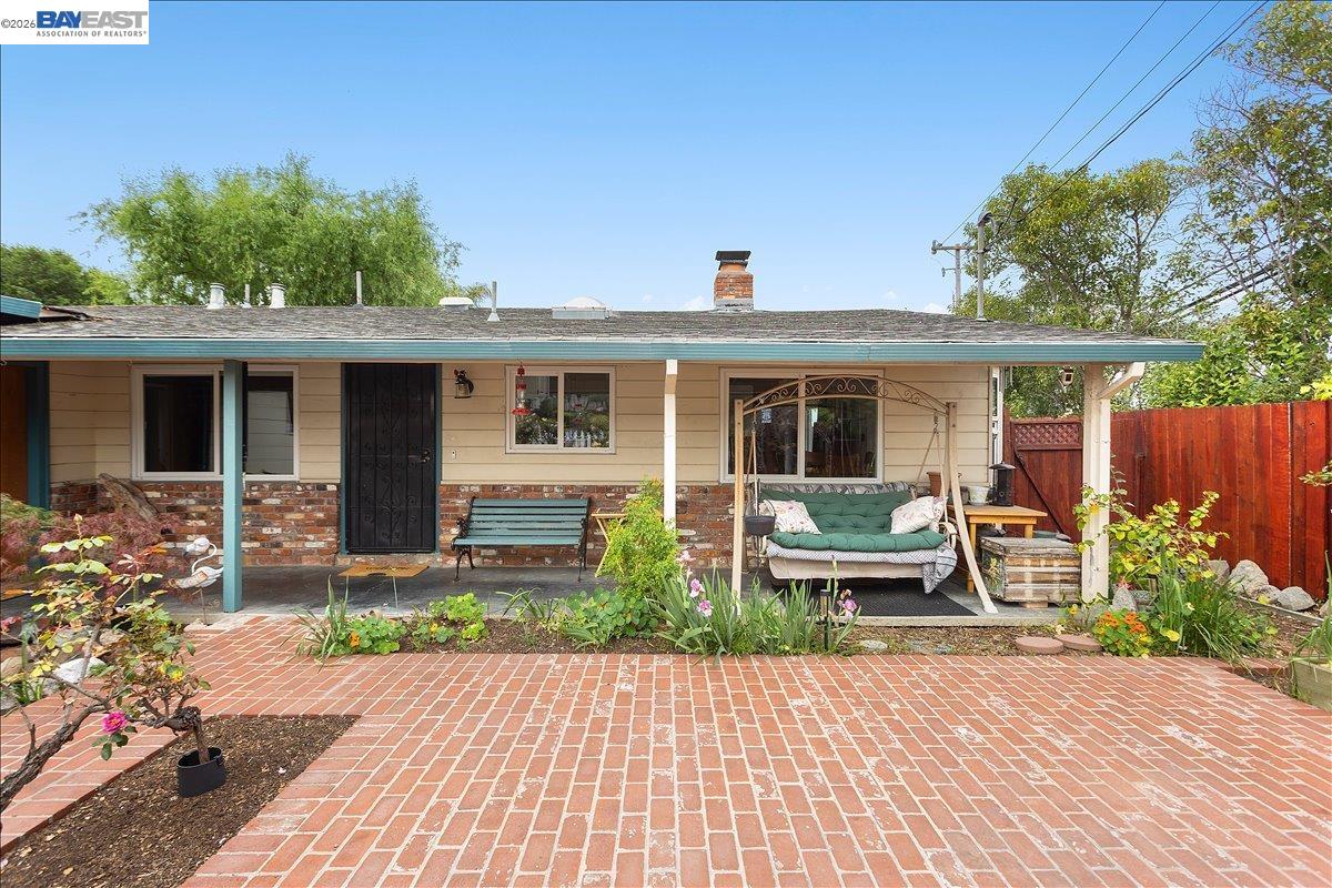 Detail Gallery Image 7 of 60 For 24805 Canyon View Ct, Hayward,  CA 94541 - 3 Beds | 2 Baths