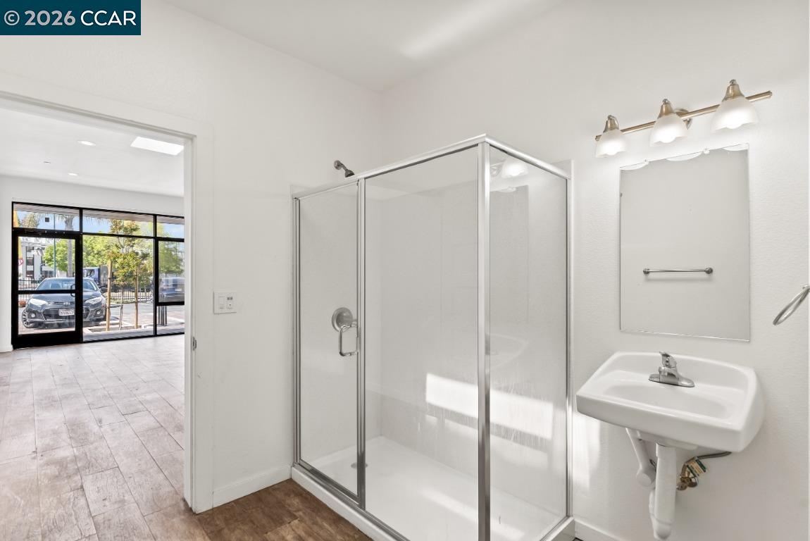 Detail Gallery Image 11 of 15 For 646 Hegenberger, Oakland,  CA 95621 - 1 Beds | 1 Baths