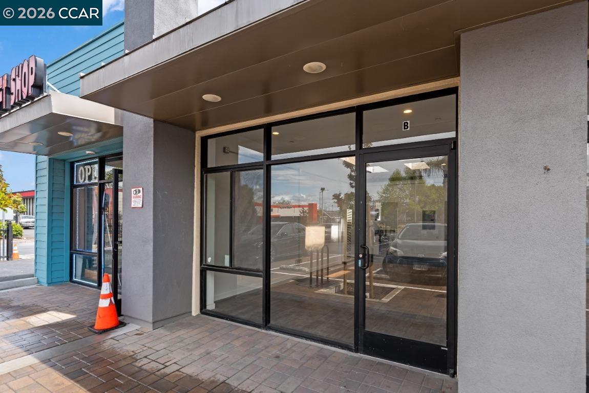 Detail Gallery Image 12 of 15 For 646 Hegenberger, Oakland,  CA 95621 - 1 Beds | 1 Baths