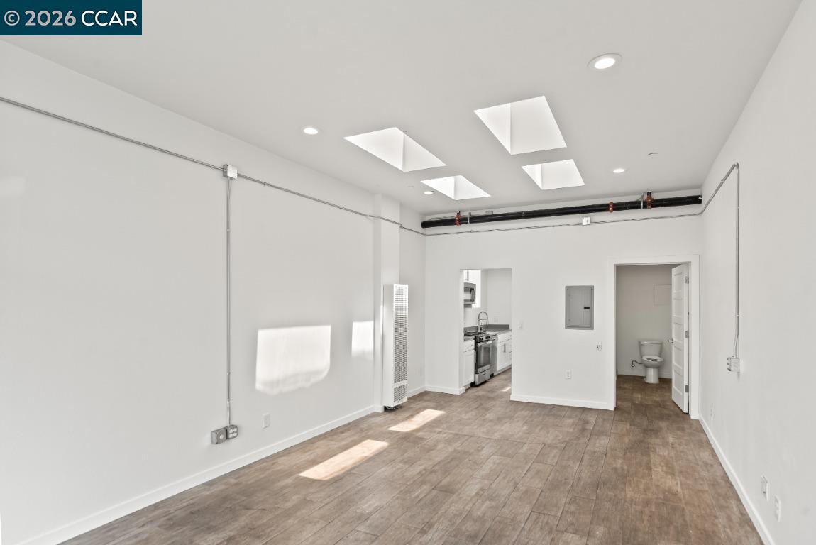 Detail Gallery Image 13 of 15 For 646 Hegenberger, Oakland,  CA 95621 - 1 Beds | 1 Baths