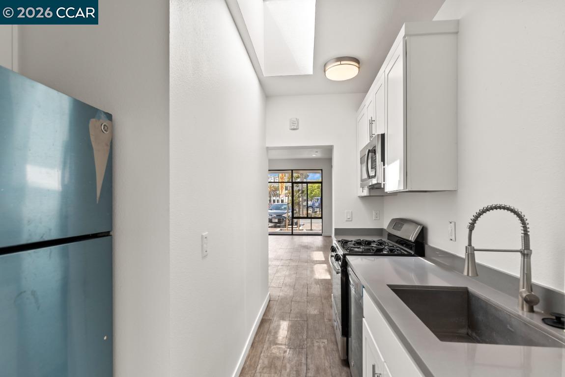 Detail Gallery Image 3 of 15 For 646 Hegenberger, Oakland,  CA 95621 - 1 Beds | 1 Baths