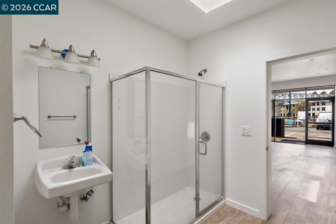 Detail Gallery Image 7 of 15 For 646 Hegenberger, Oakland,  CA 95621 - 1 Beds | 1 Baths