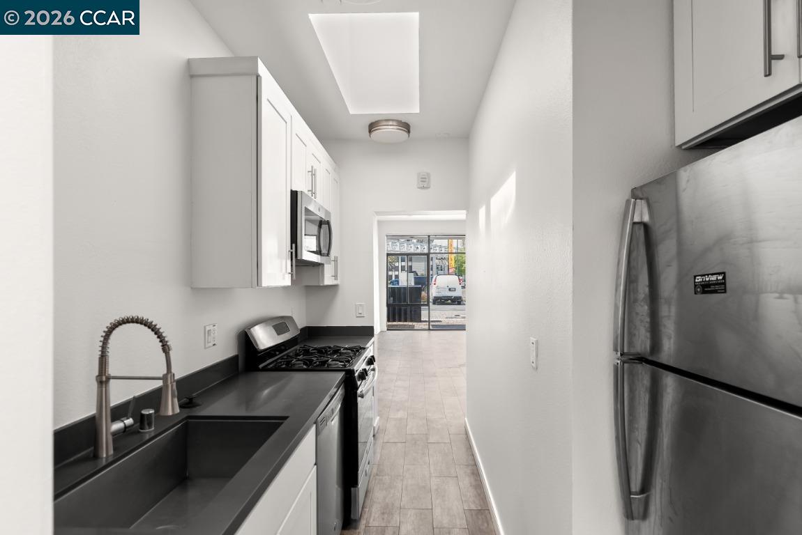 Detail Gallery Image 8 of 15 For 646 Hegenberger, Oakland,  CA 95621 - 1 Beds | 1 Baths