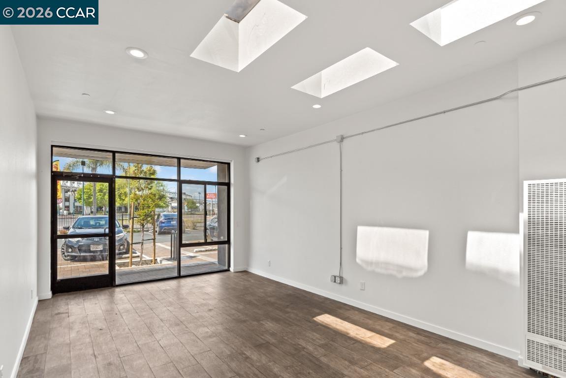 Detail Gallery Image 10 of 15 For 646 Hegenberger, Oakland,  CA 95621 - 1 Beds | 1 Baths