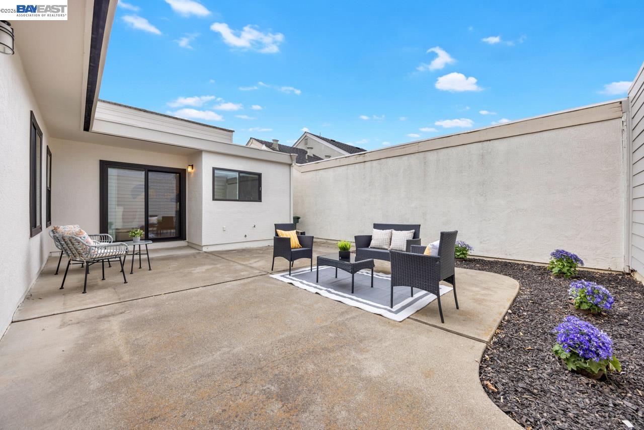 Detail Gallery Image 13 of 37 For 4034 Rennellwood Way, Pleasanton,  CA 94566 - 3 Beds | 2 Baths