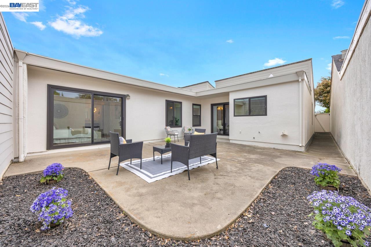 Detail Gallery Image 14 of 37 For 4034 Rennellwood Way, Pleasanton,  CA 94566 - 3 Beds | 2 Baths