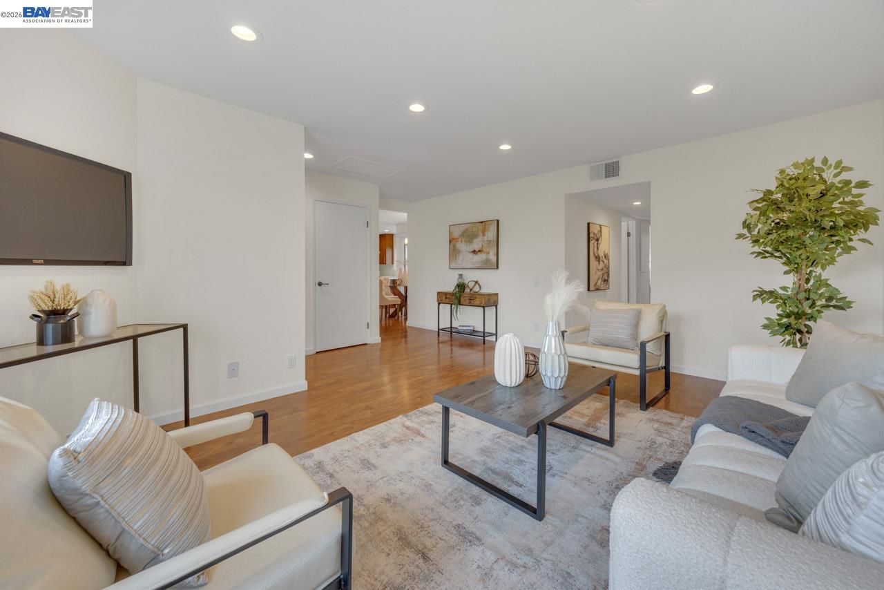 Detail Gallery Image 19 of 37 For 4034 Rennellwood Way, Pleasanton,  CA 94566 - 3 Beds | 2 Baths