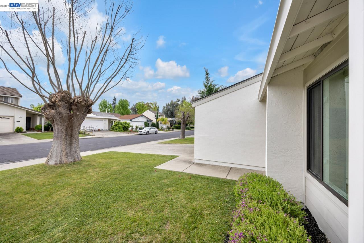 Detail Gallery Image 9 of 37 For 4034 Rennellwood Way, Pleasanton,  CA 94566 - 3 Beds | 2 Baths