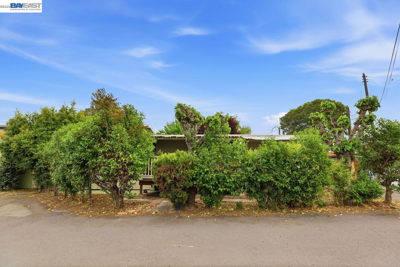 Detail Gallery Image 2 of 31 For 828 Olivina Ave #11,  Livermore,  CA 94551 - 2 Beds | 2 Baths