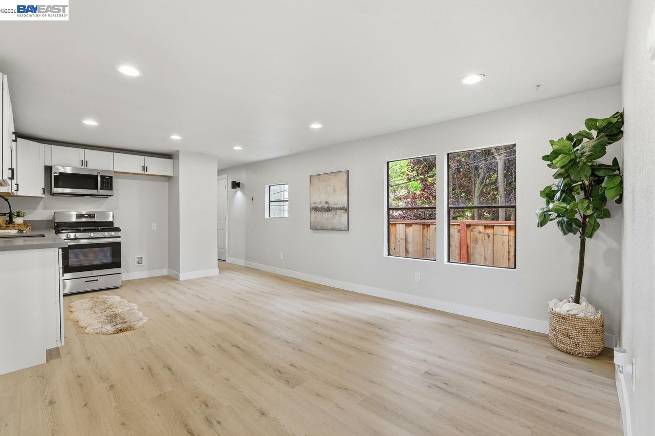 Detail Gallery Image 10 of 31 For 828 Olivina Ave #11,  Livermore,  CA 94551 - 2 Beds | 2 Baths