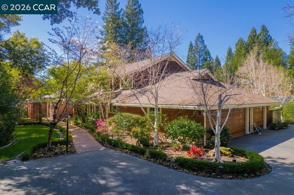 Detail Gallery Image 2 of 49 For 2255 Alameda Diablo, Diablo,  CA 94528 - 5 Beds | 3/2 Baths