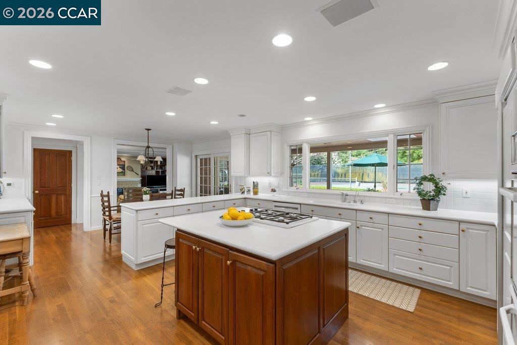 Detail Gallery Image 14 of 49 For 2255 Alameda Diablo, Diablo,  CA 94528 - 5 Beds | 3/2 Baths