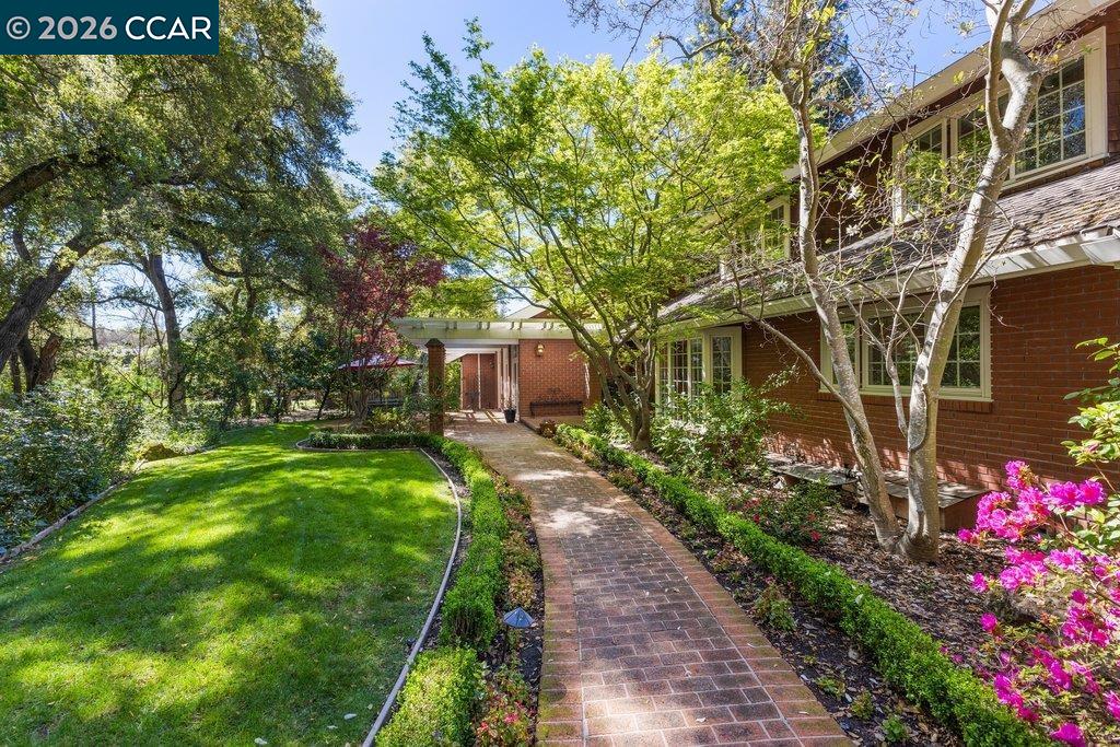 Detail Gallery Image 4 of 49 For 2255 Alameda Diablo, Diablo,  CA 94528 - 5 Beds | 3/2 Baths