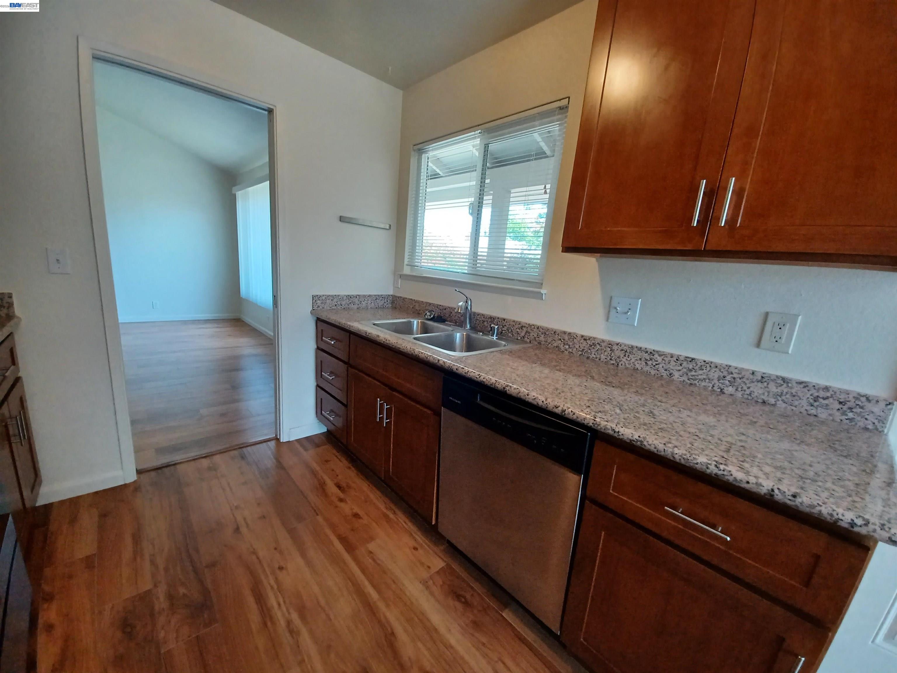 Detail Gallery Image 4 of 22 For 7601 Redbud Ct, Newark,  CA 94560 - 3 Beds | 1/1 Baths