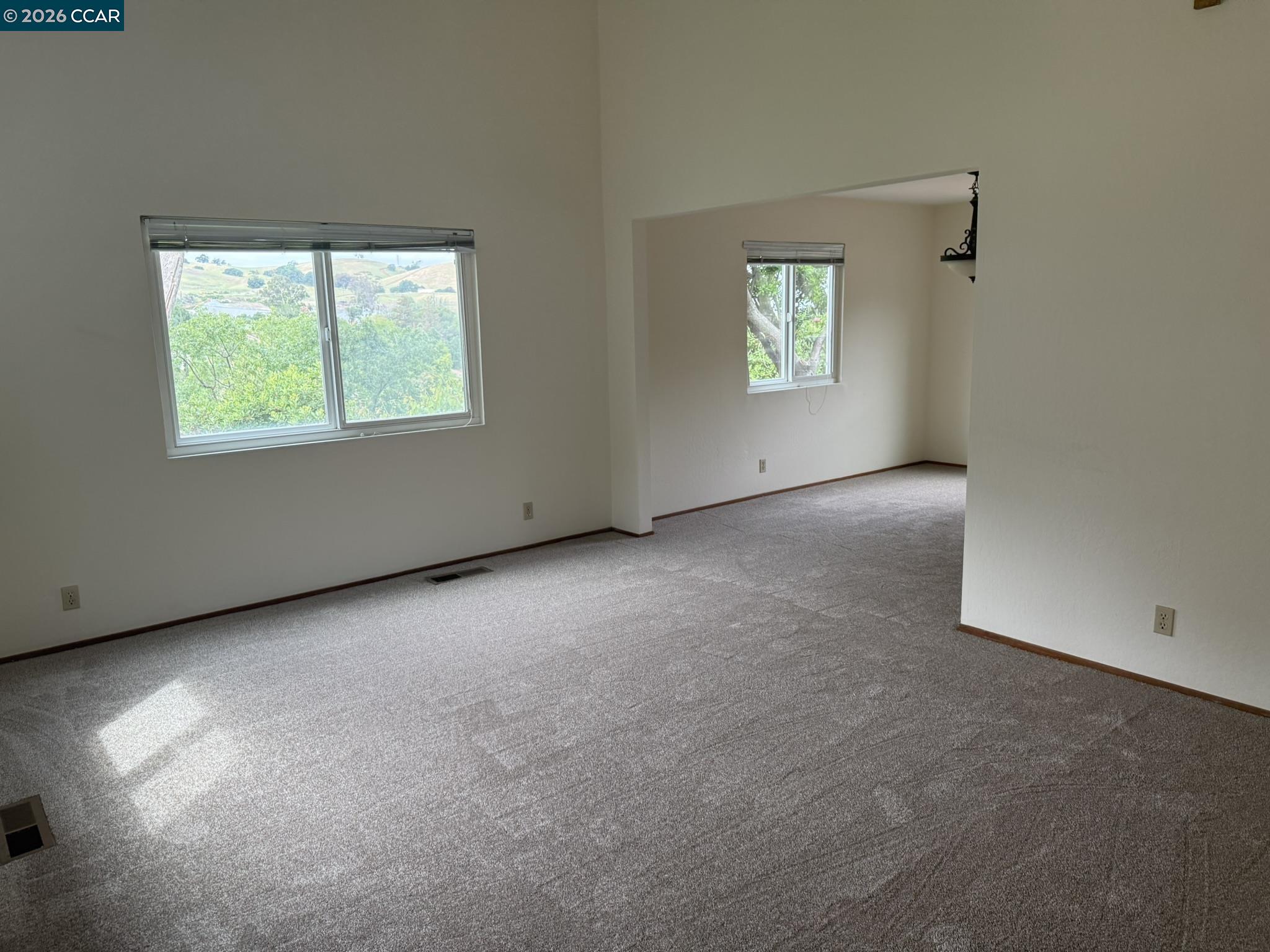 Detail Gallery Image 2 of 14 For 585 Mt Dell Dr, Clayton,  CA 94517 - 4 Beds | 2/1 Baths