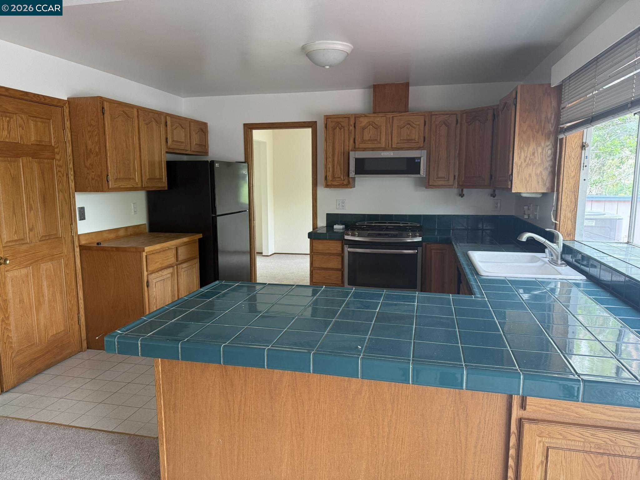 Detail Gallery Image 6 of 14 For 585 Mt Dell Dr, Clayton,  CA 94517 - 4 Beds | 2/1 Baths