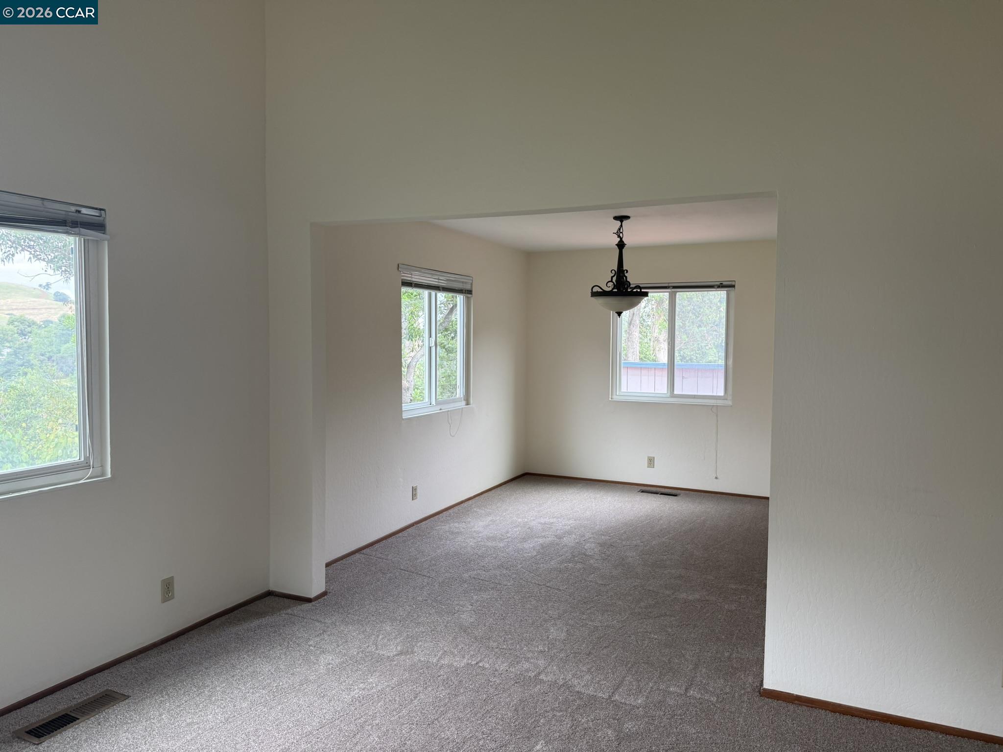 Detail Gallery Image 7 of 14 For 585 Mt Dell Dr, Clayton,  CA 94517 - 4 Beds | 2/1 Baths