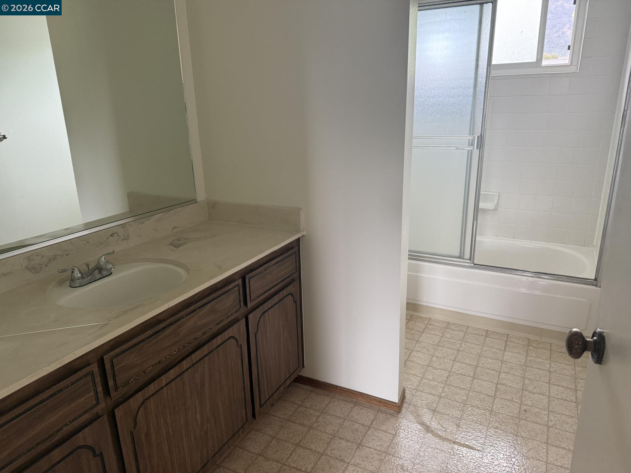 Detail Gallery Image 10 of 14 For 585 Mt Dell Dr, Clayton,  CA 94517 - 4 Beds | 2/1 Baths