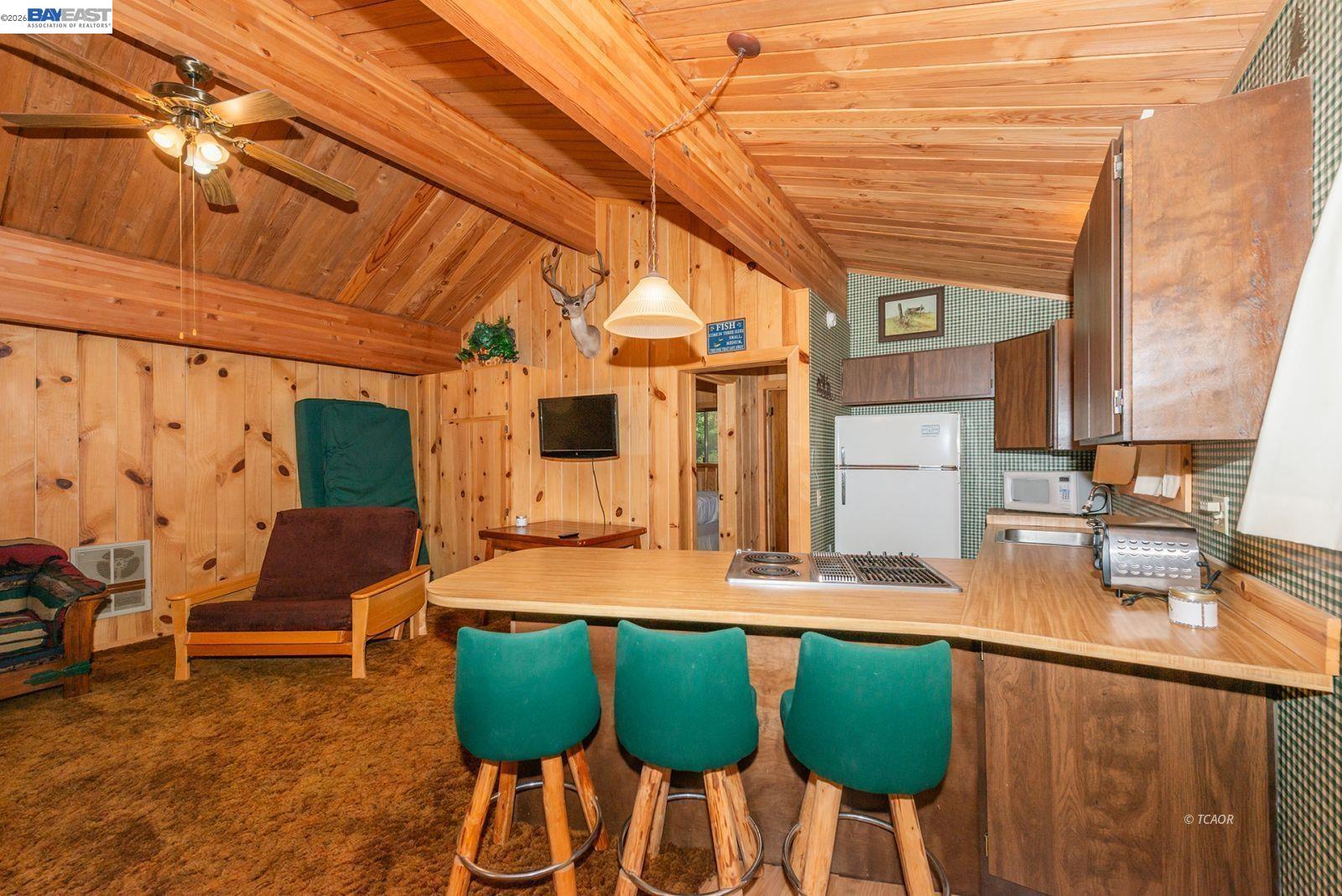 Detail Gallery Image 10 of 43 For 761 Lake Forest Dr., Trinity Center,  CA 96091 - 2 Beds | 1 Baths