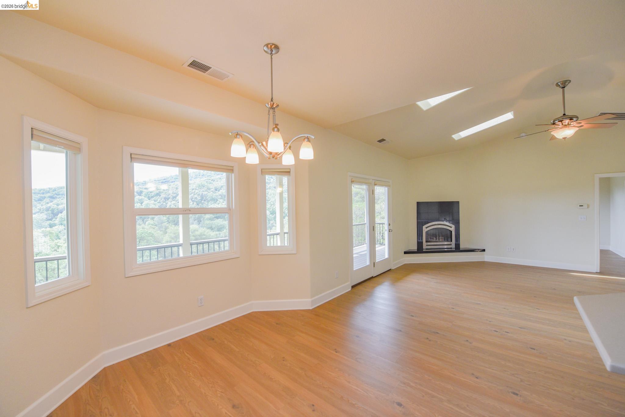 Detail Gallery Image 12 of 51 For 294 S Arbona Circle, Sonora,  CA 95370 - 3 Beds | 2/1 Baths