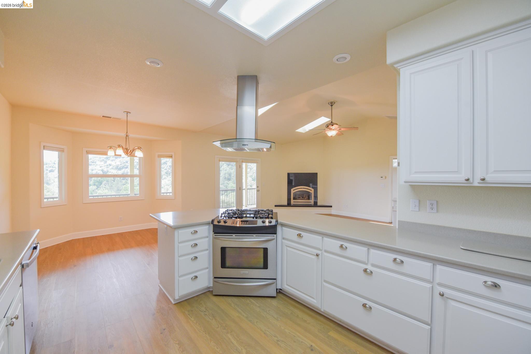 Detail Gallery Image 14 of 51 For 294 S Arbona Circle, Sonora,  CA 95370 - 3 Beds | 2/1 Baths