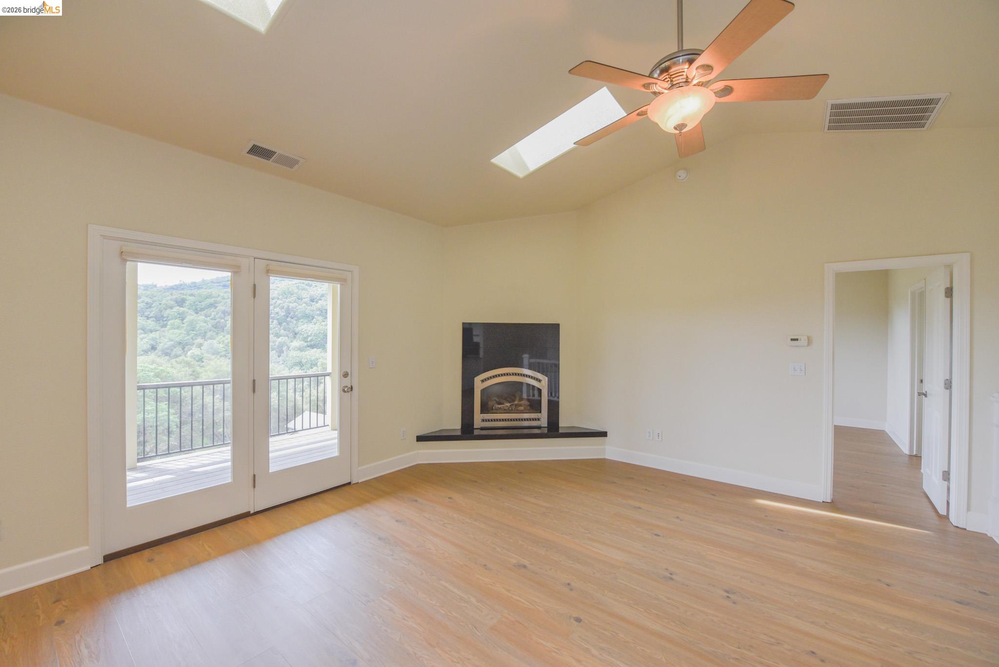 Detail Gallery Image 4 of 51 For 294 S Arbona Circle, Sonora,  CA 95370 - 3 Beds | 2/1 Baths