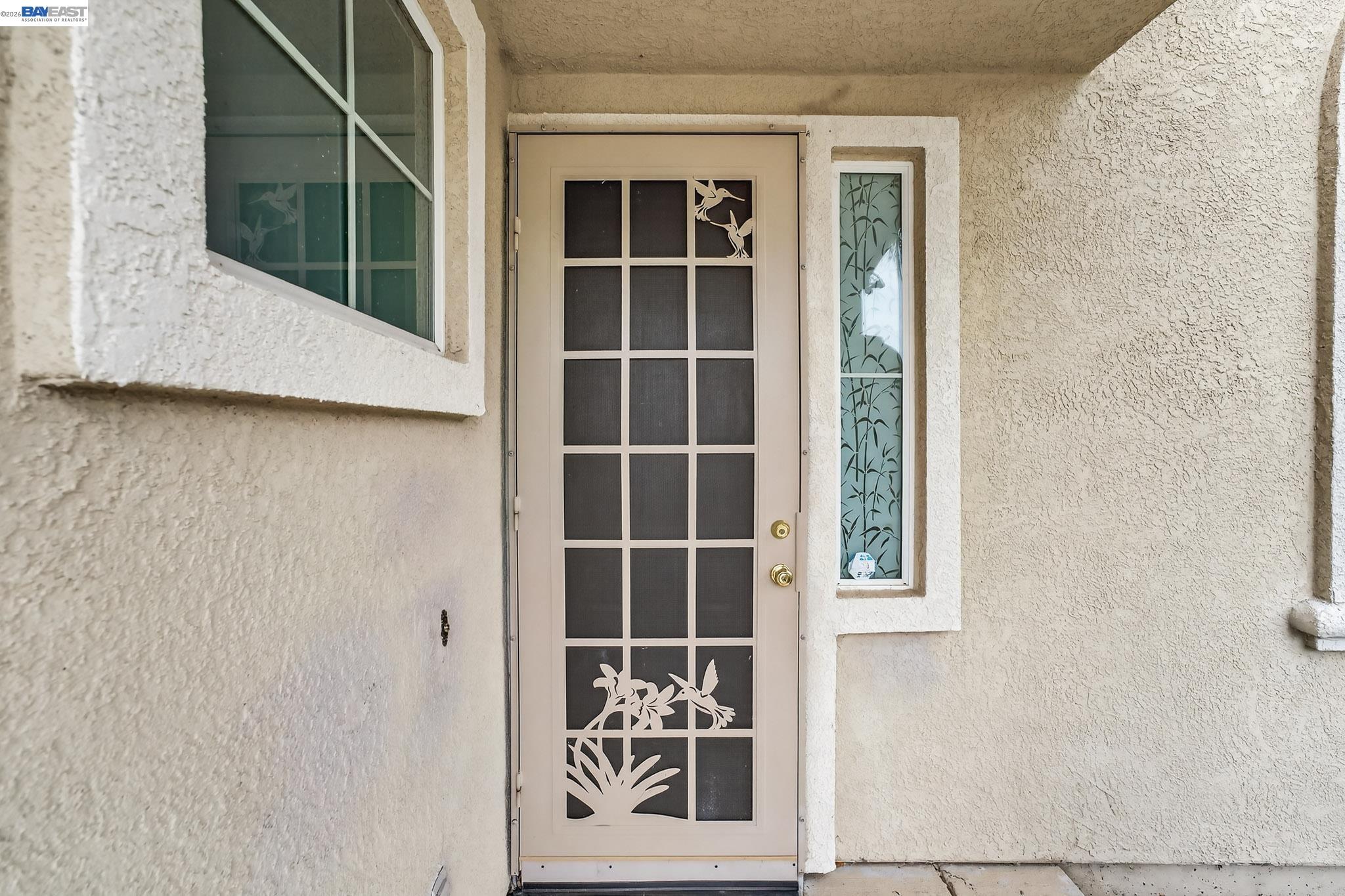 Detail Gallery Image 5 of 55 For Mono Ct, Stockton,  CA 95219 - 5 Beds | 2/1 Baths