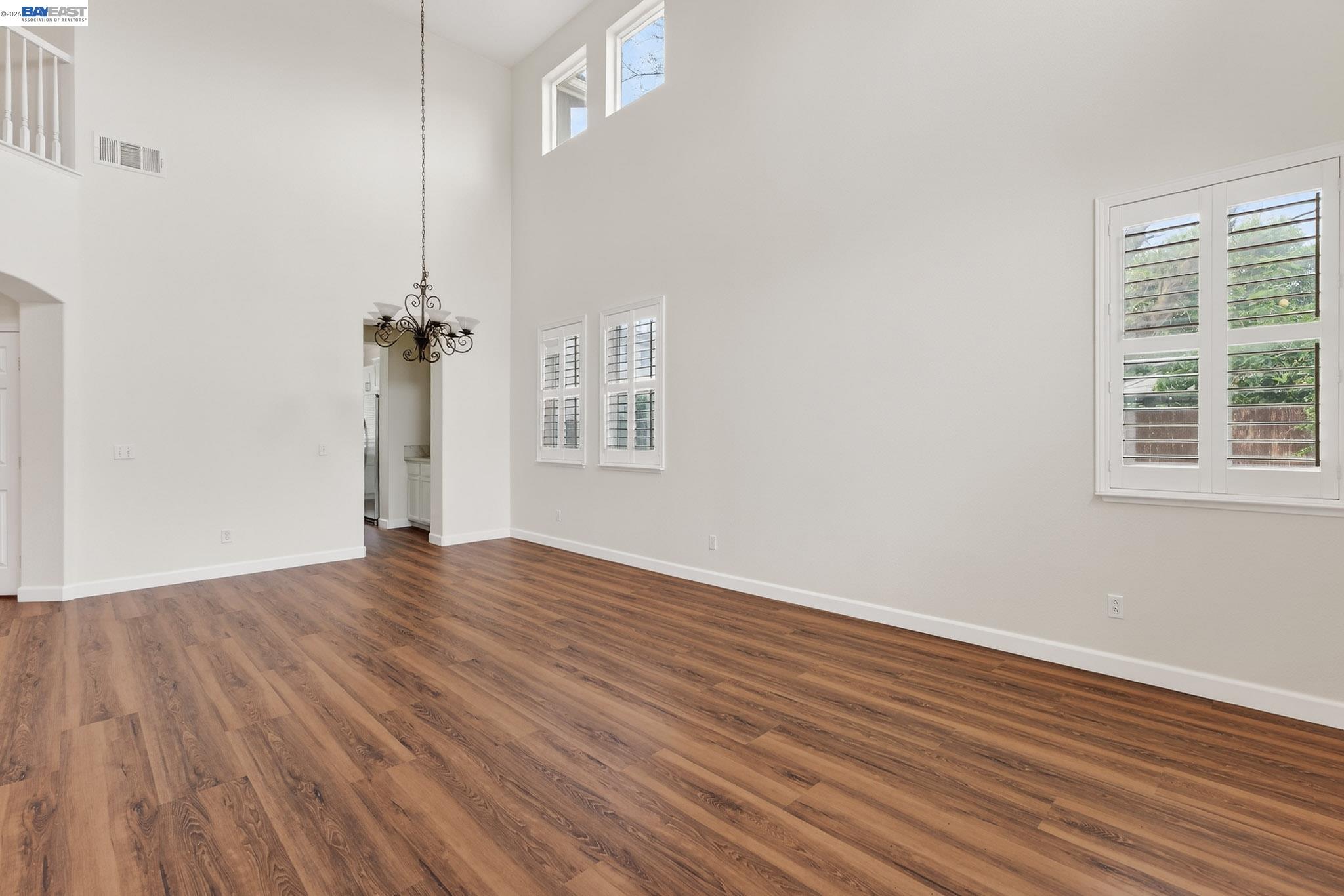 Detail Gallery Image 7 of 55 For Mono Ct, Stockton,  CA 95219 - 5 Beds | 2/1 Baths