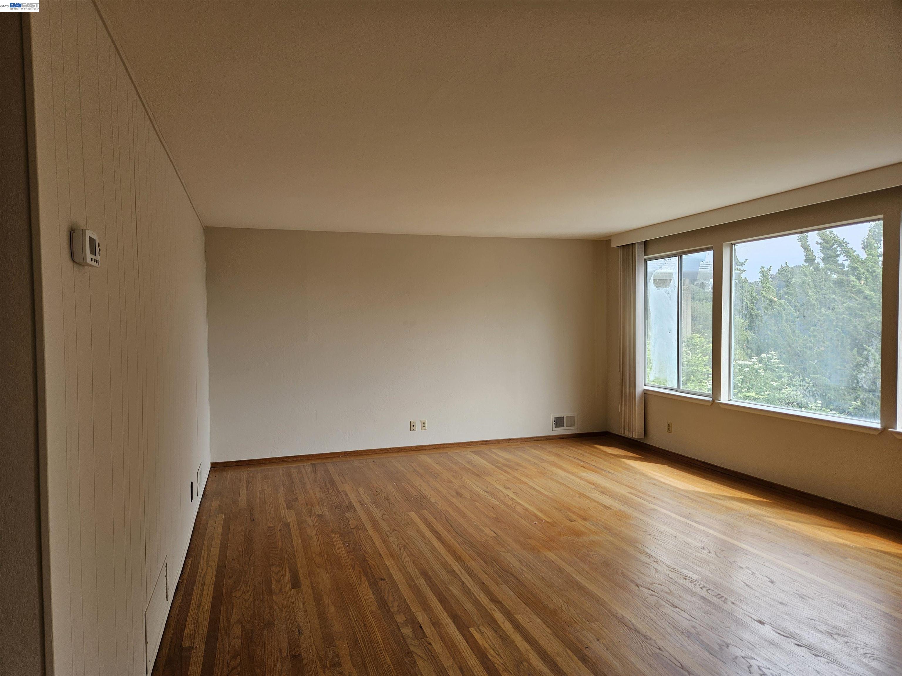 Detail Gallery Image 2 of 13 For 18758 Crane Ave, Castro Valley,  CA 94546 - 3 Beds | 3 Baths